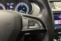 harmaa Skoda Octavia 2018 kuva 26.