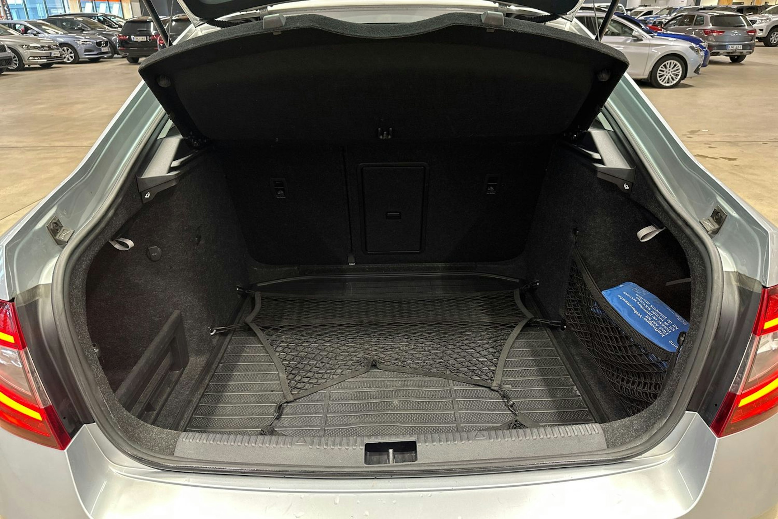 harmaa Skoda Octavia 2018 kuva 30.