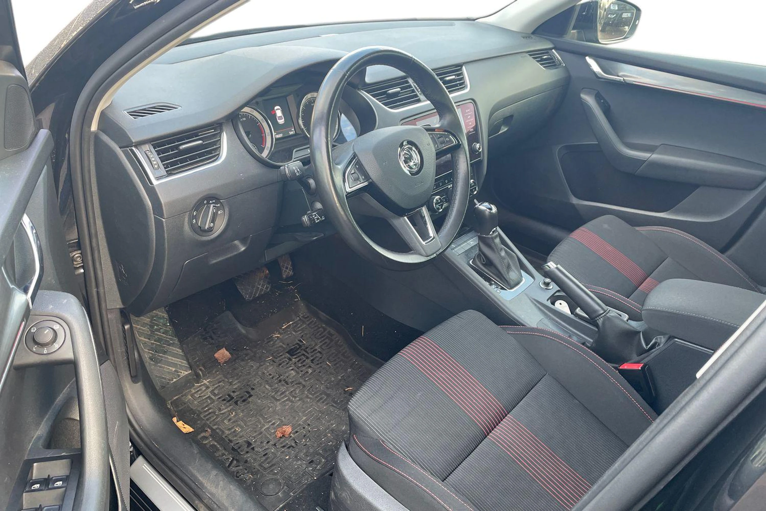 musta Skoda Octavia 2018 kuva 3.