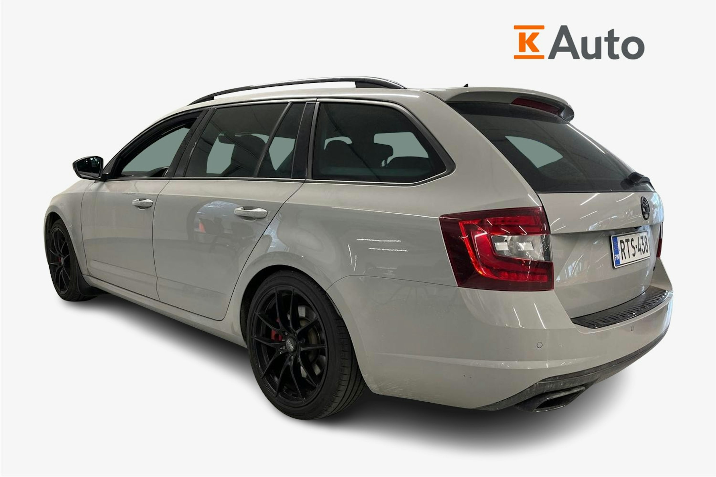 Harmaa Skoda OCTAVIA 2018 kuva 2.