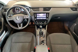 ruskea (beige) Skoda Octavia 2018 kuva 9.