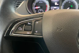 ruskea (beige) Skoda Octavia 2018 kuva 18.
