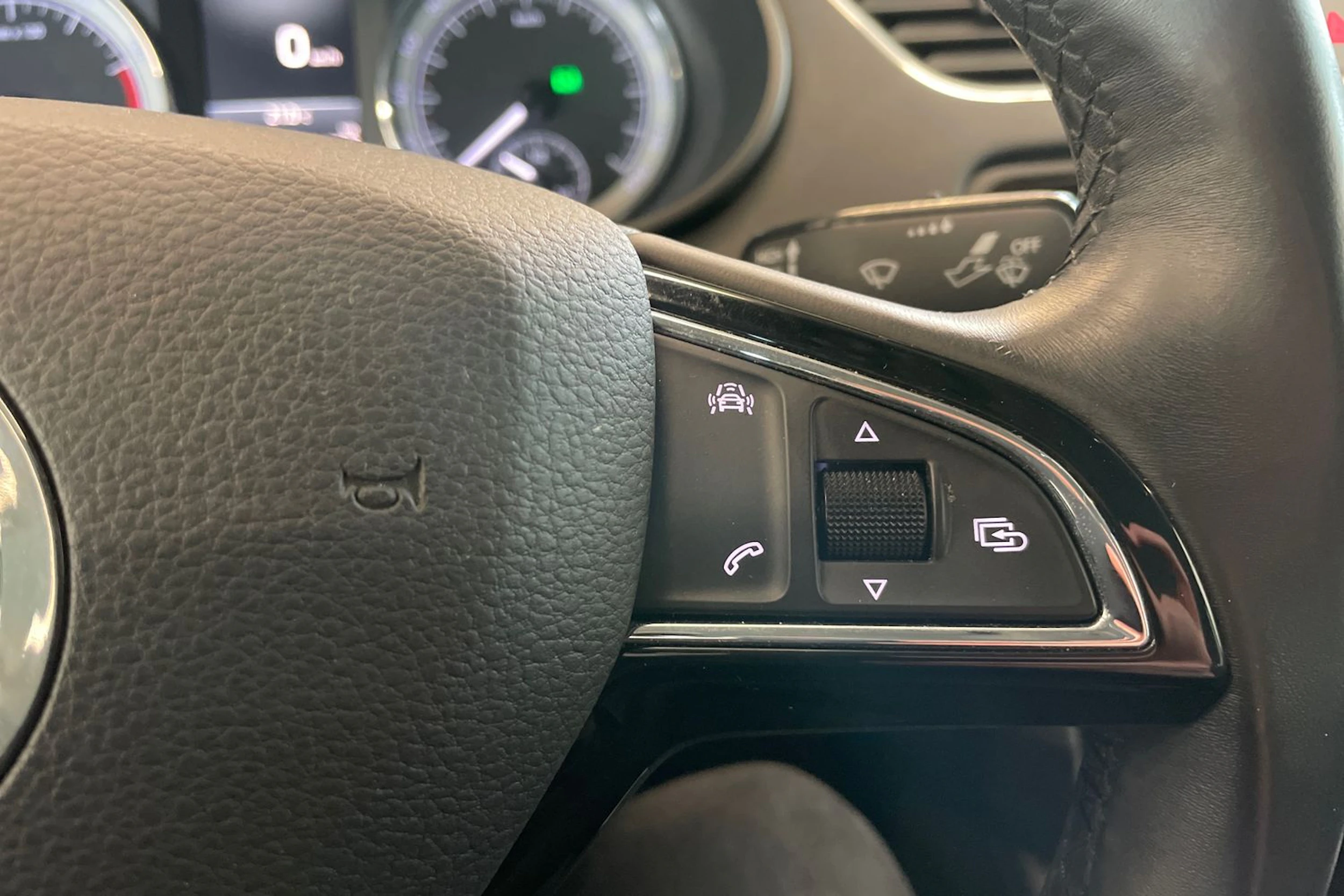 ruskea (beige) Skoda Octavia 2018 kuva 19.