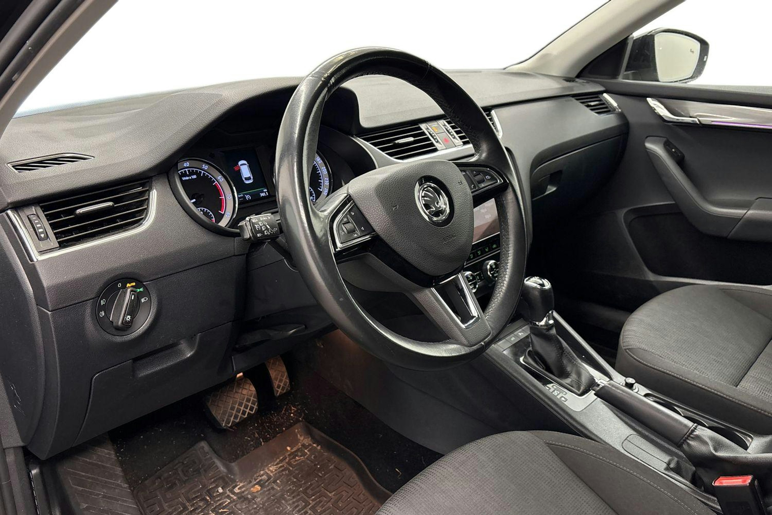 musta Skoda Octavia 2018 kuva 3.