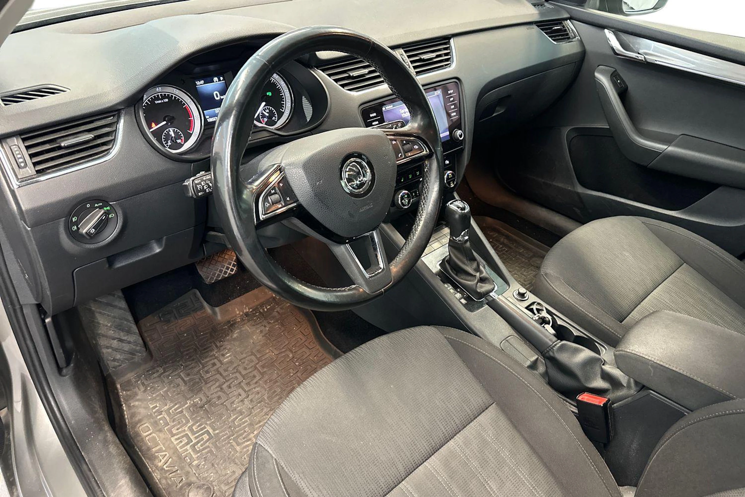 ruskea (beige) Skoda Octavia 2018 kuva 3.