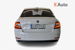 Valkoinen Skoda OCTAVIA 2018 kuva 3.