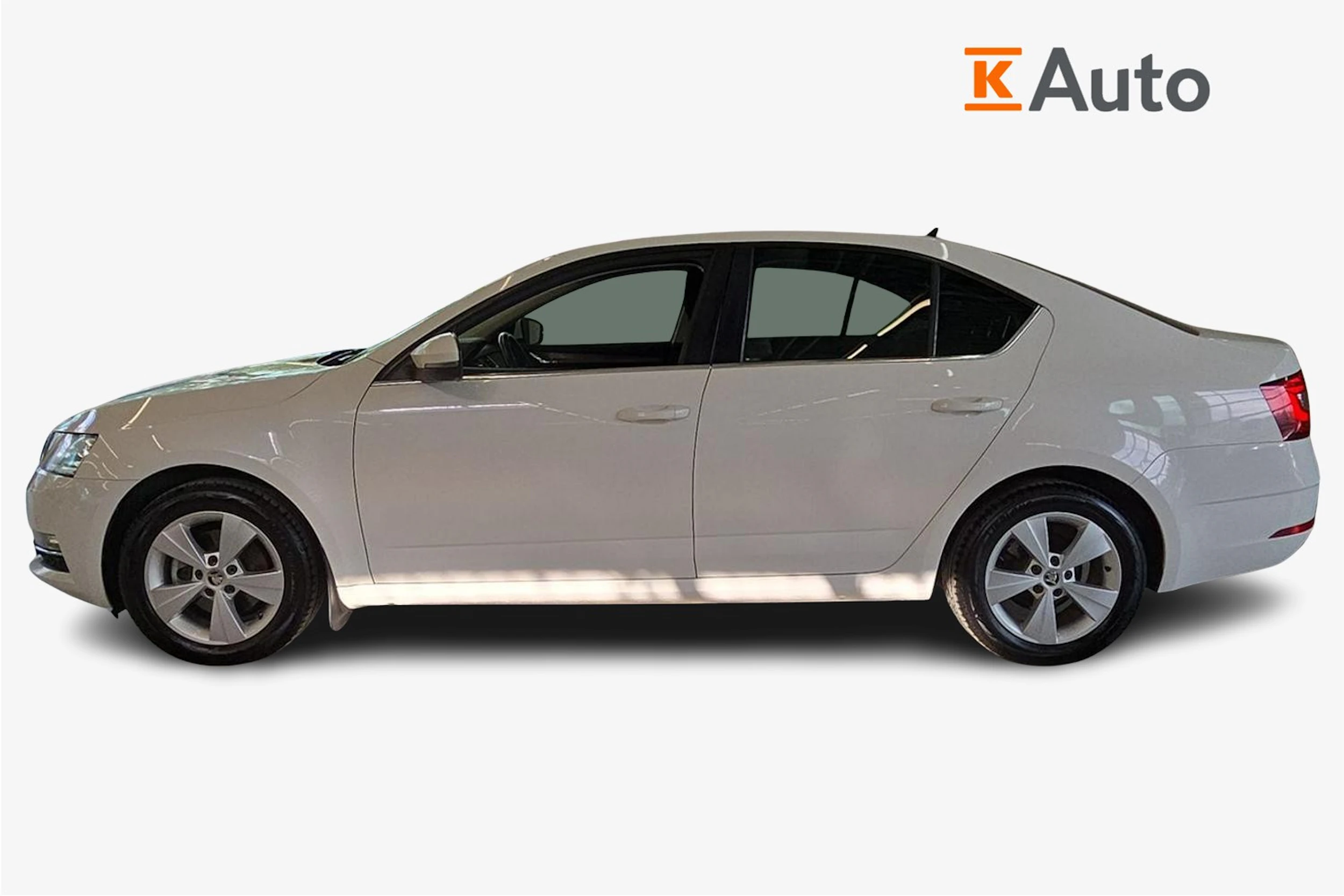 Valkoinen Skoda OCTAVIA 2018 kuva 5.