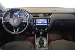Valkoinen Skoda OCTAVIA 2018 kuva 7.