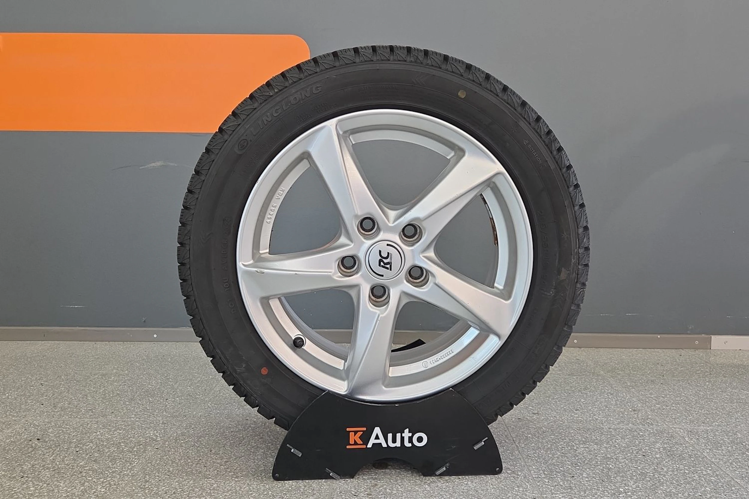 Valkoinen Skoda OCTAVIA 2018 kuva 11.