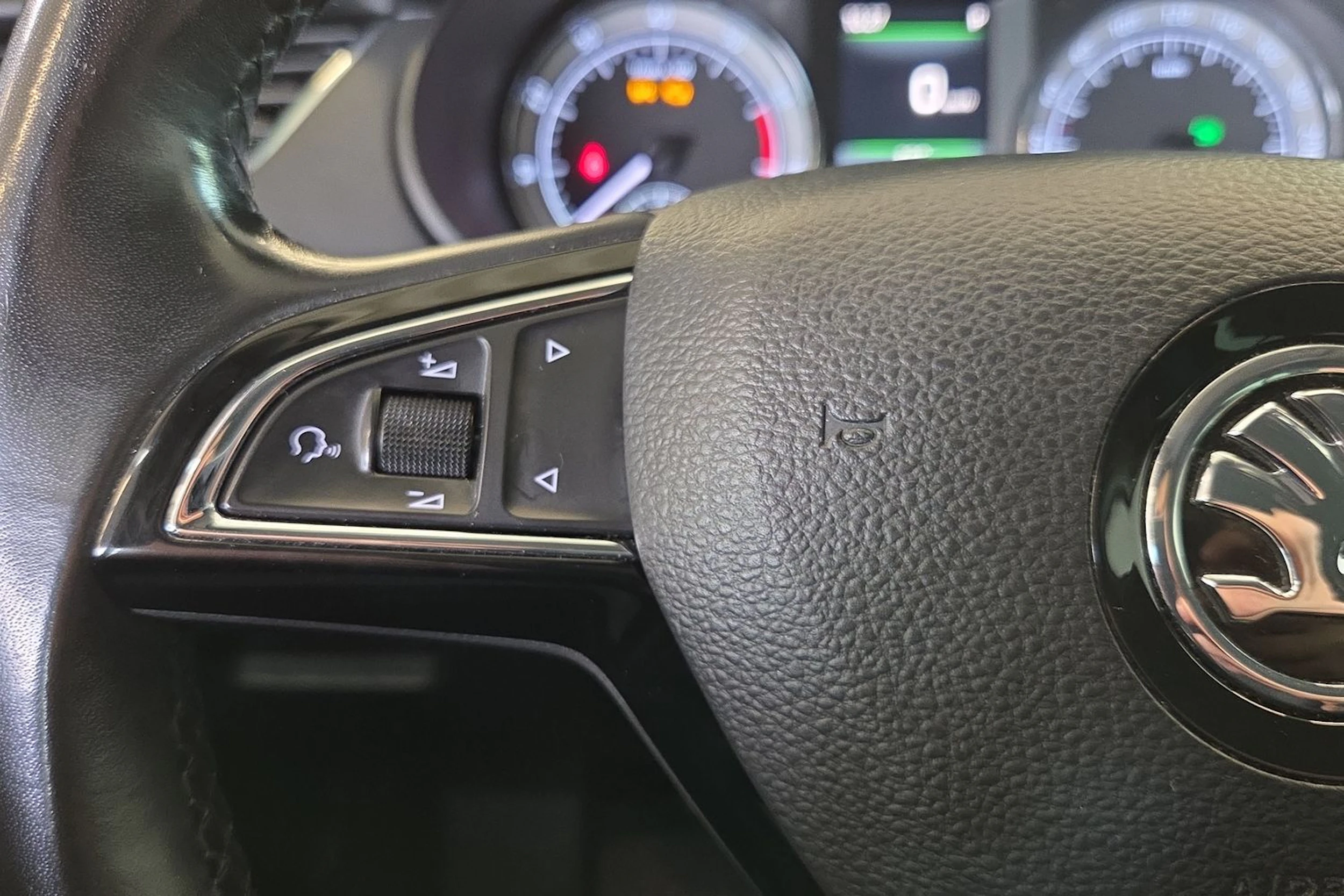 Valkoinen Skoda OCTAVIA 2018 kuva 13.