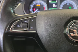 Valkoinen Skoda OCTAVIA 2018 kuva 13.