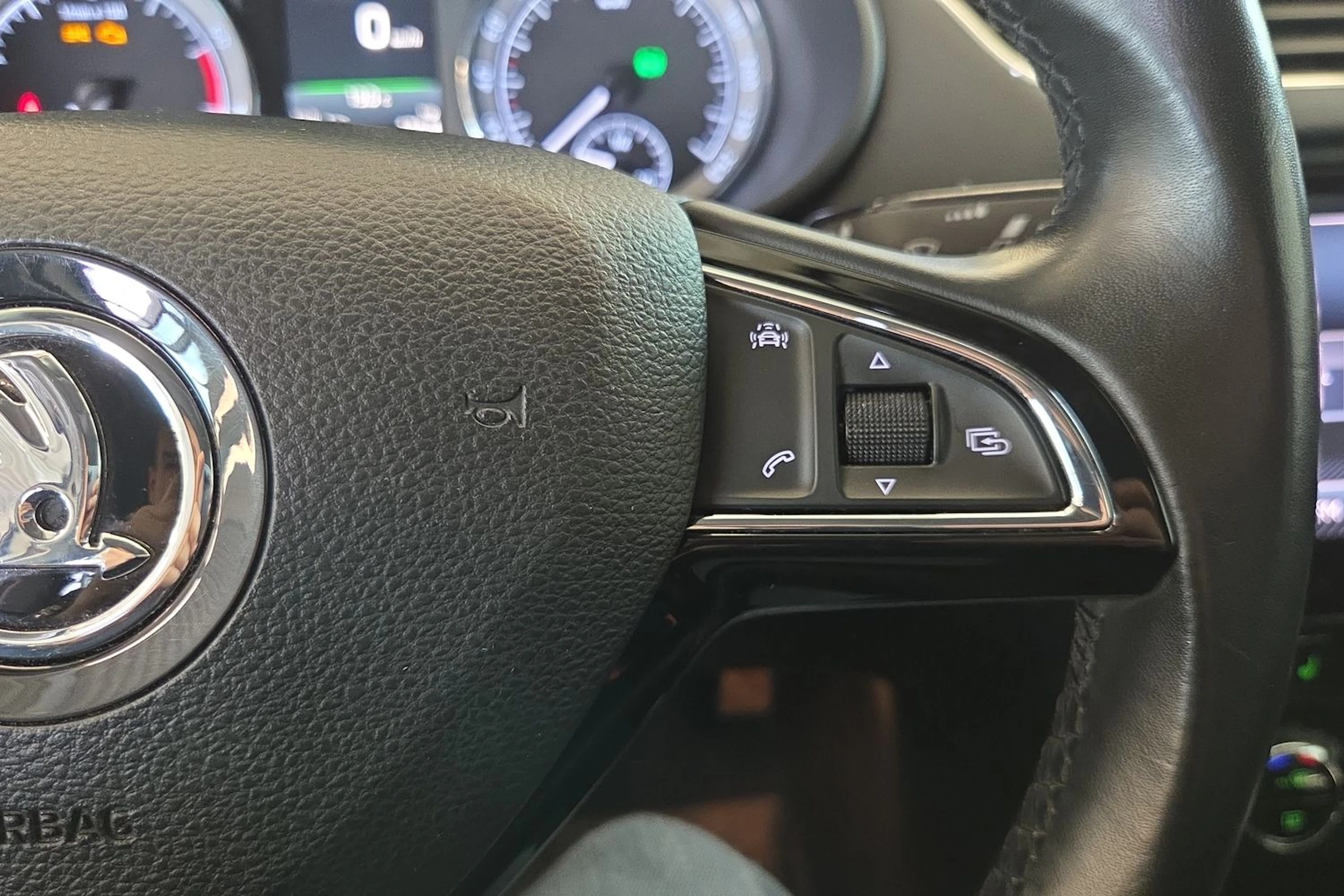 Valkoinen Skoda OCTAVIA 2018 kuva 14.