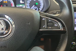 Valkoinen Skoda OCTAVIA 2018 kuva 14.