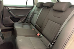 Ruskea (beige) Skoda OCTAVIA 2018 kuva 8.