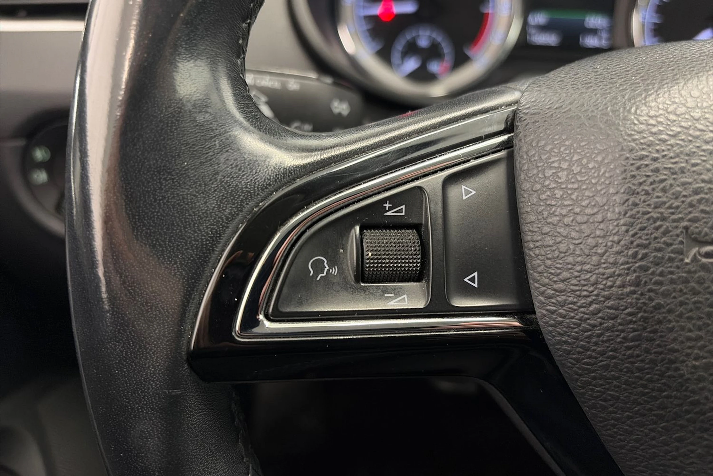 Ruskea (beige) Skoda OCTAVIA 2018 kuva 16.