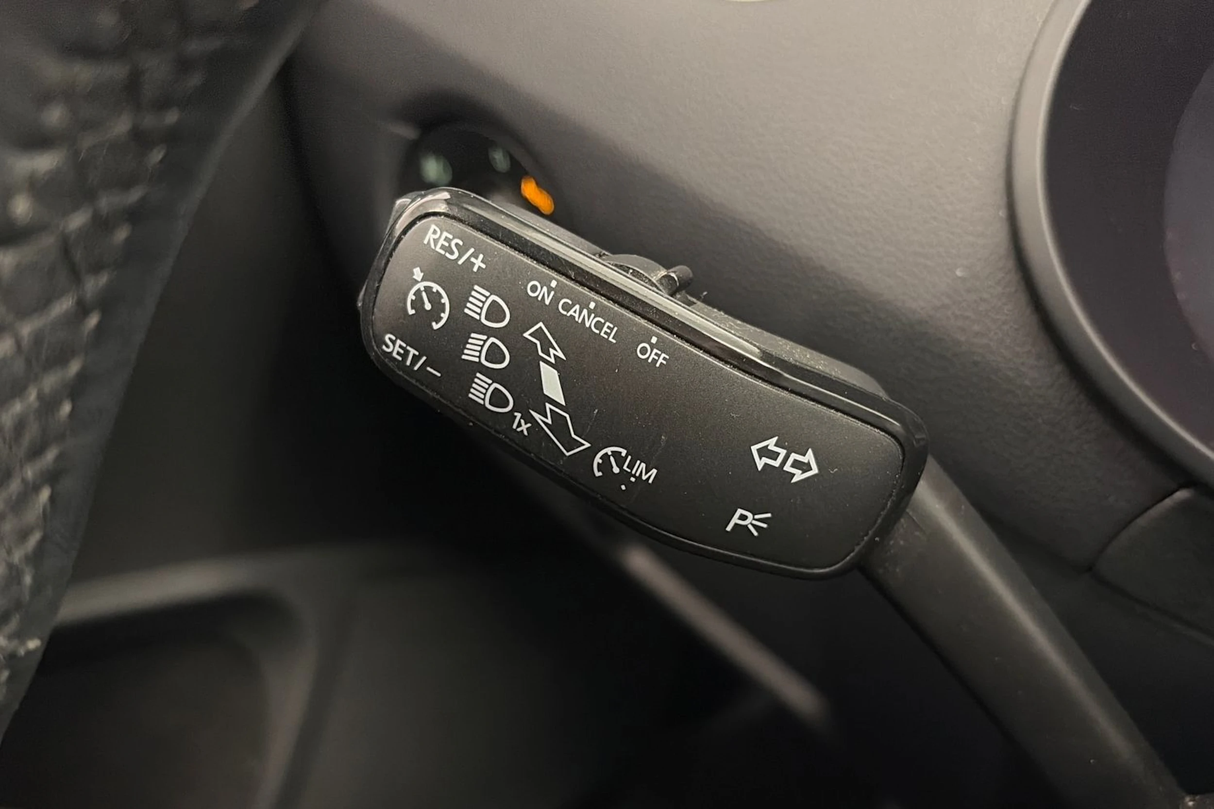 Ruskea (beige) Skoda OCTAVIA 2018 kuva 18.