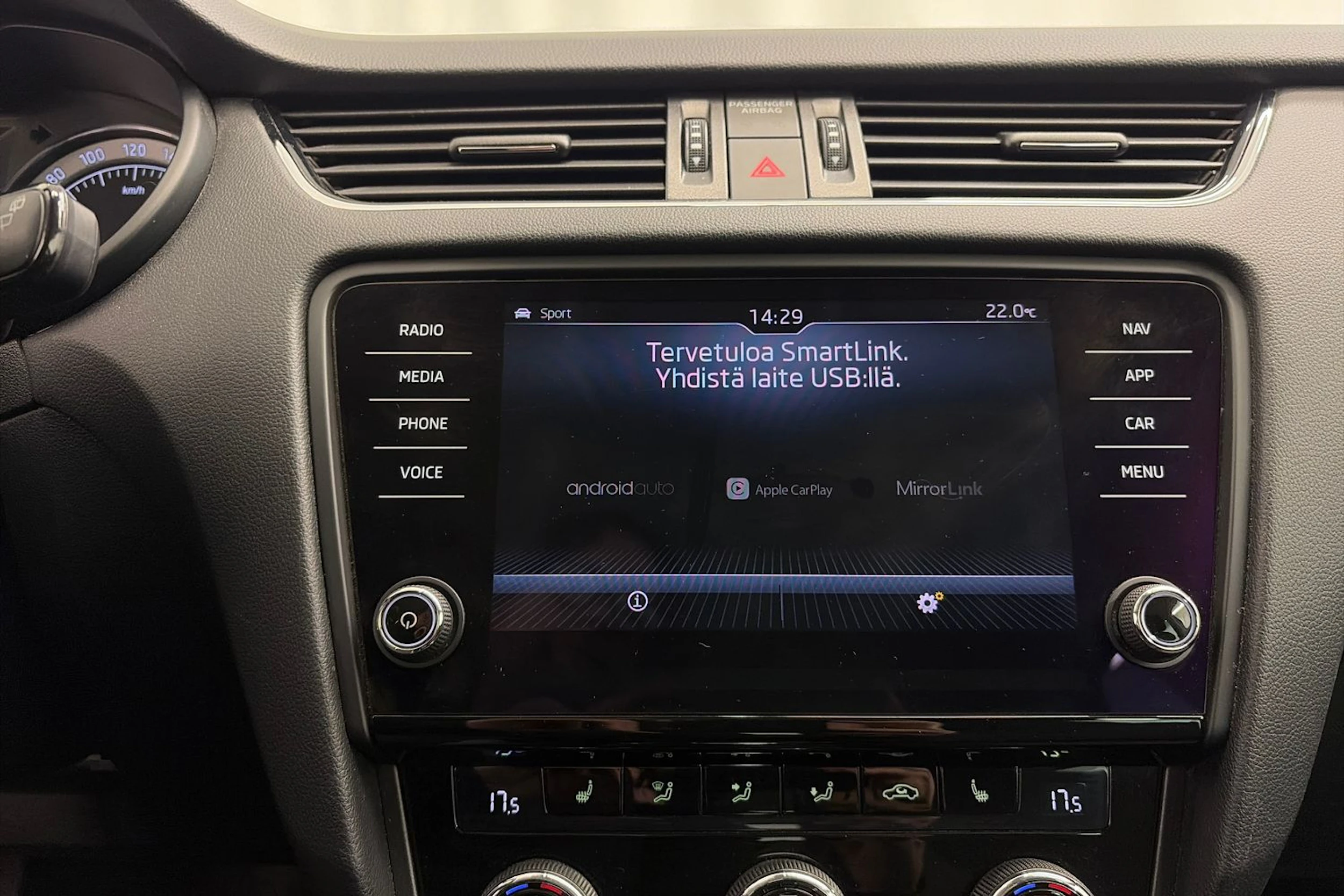 Ruskea (beige) Skoda OCTAVIA 2018 kuva 21.