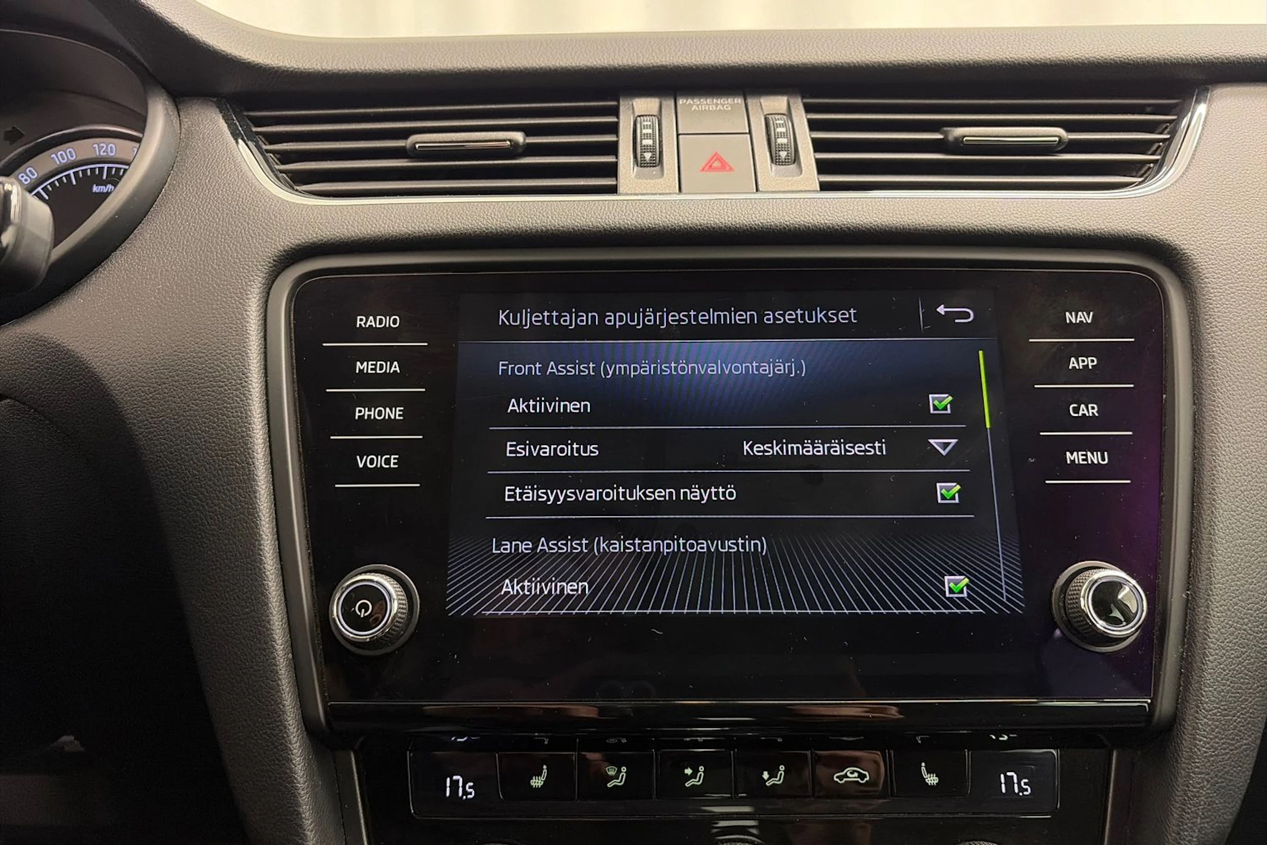 Ruskea (beige) Skoda OCTAVIA 2018 kuva 22.