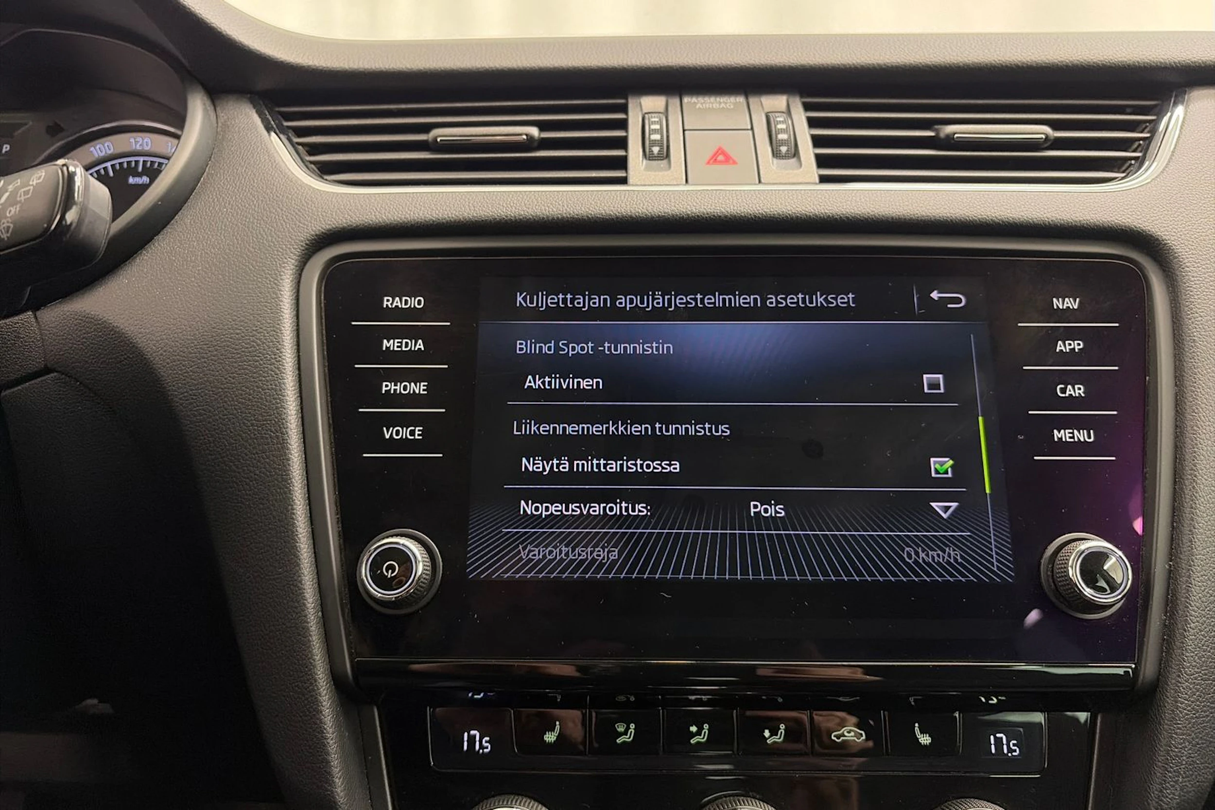 Ruskea (beige) Skoda OCTAVIA 2018 kuva 23.