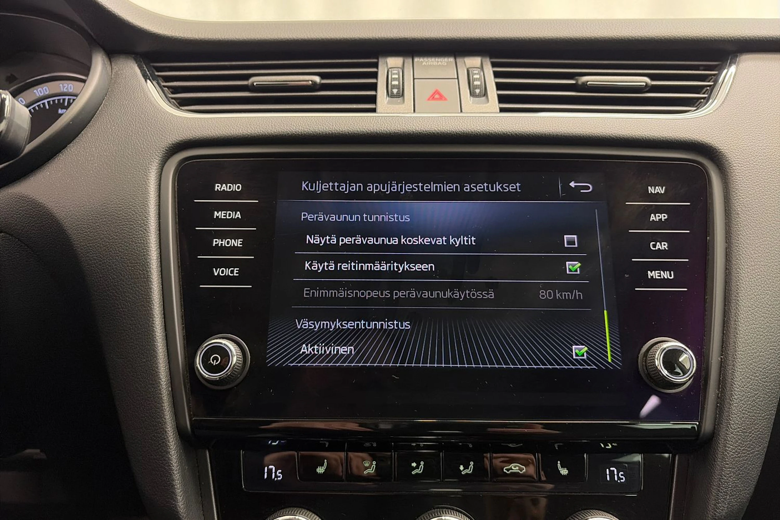 Ruskea (beige) Skoda OCTAVIA 2018 kuva 24.