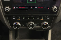 Ruskea (beige) Skoda OCTAVIA 2018 kuva 25.