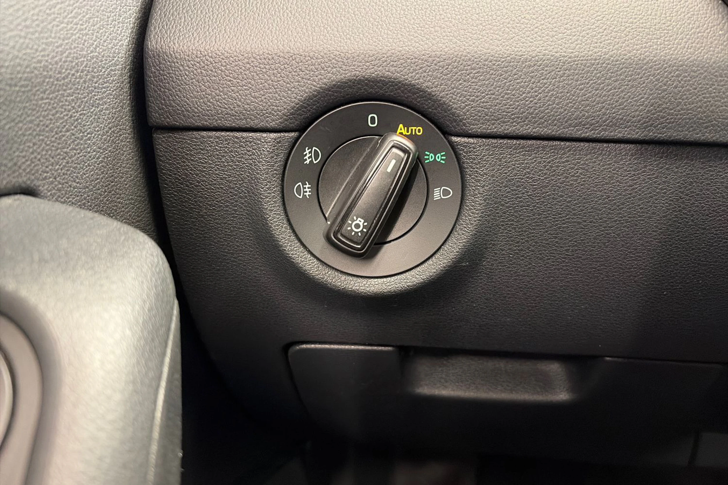Ruskea (beige) Skoda OCTAVIA 2018 kuva 26.
