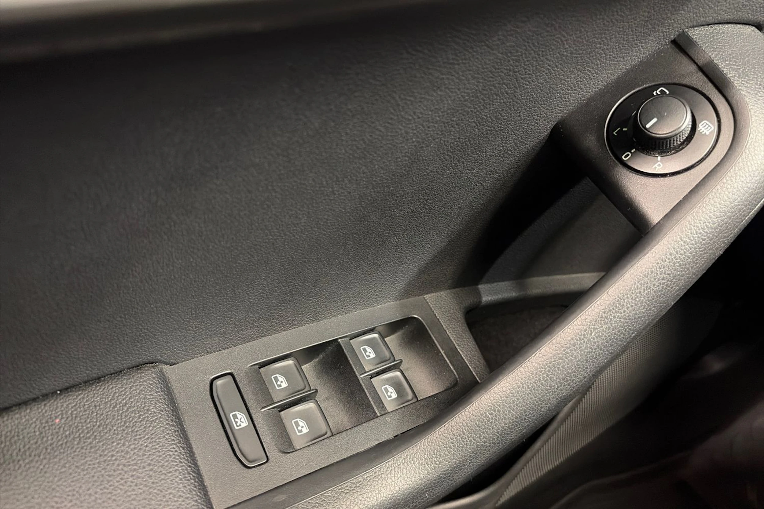 Ruskea (beige) Skoda OCTAVIA 2018 kuva 27.