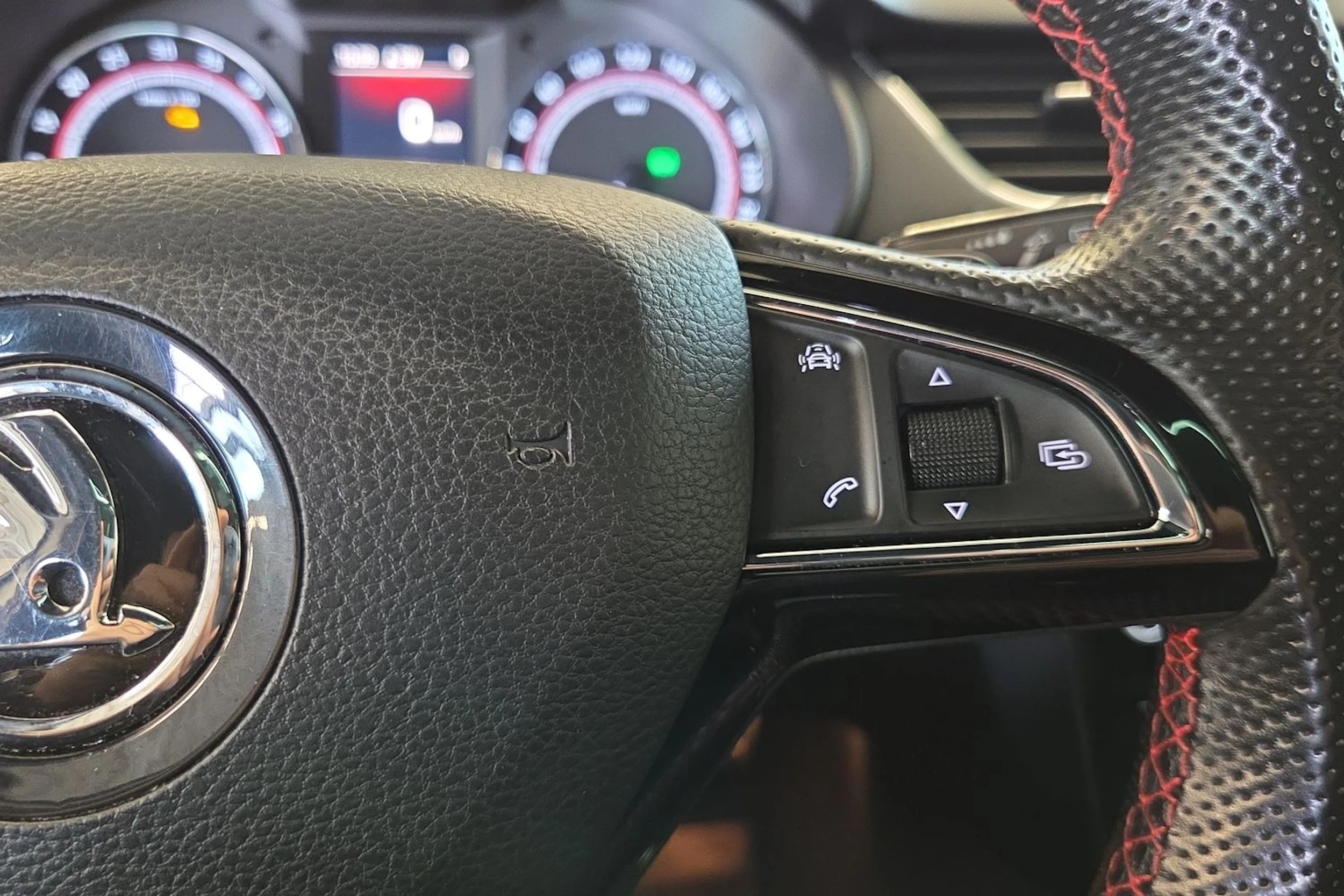 valkoinen Skoda Octavia 2017 kuva 14.