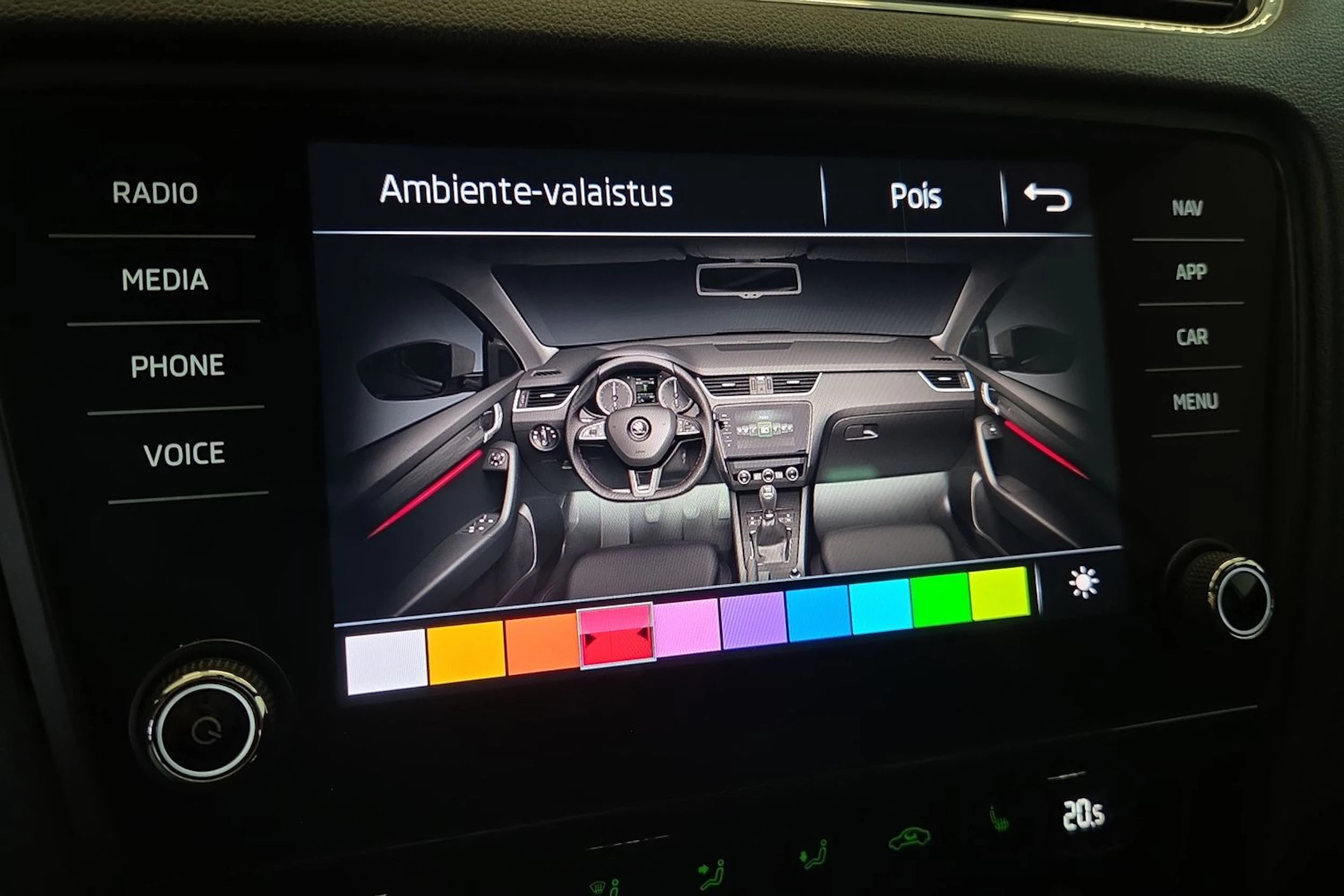 valkoinen Skoda Octavia 2017 kuva 17.