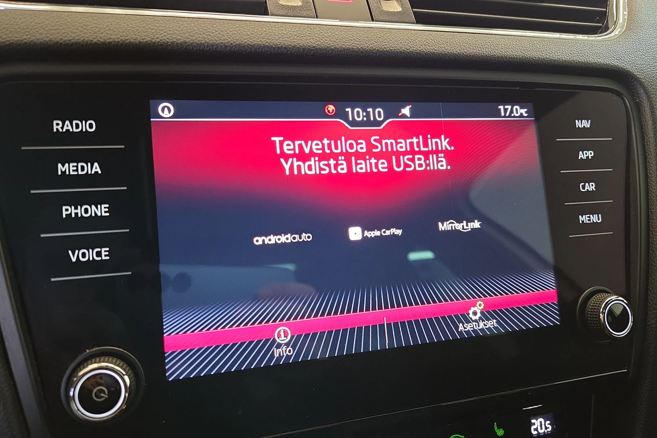 valkoinen Skoda Octavia 2017 kuva 19.