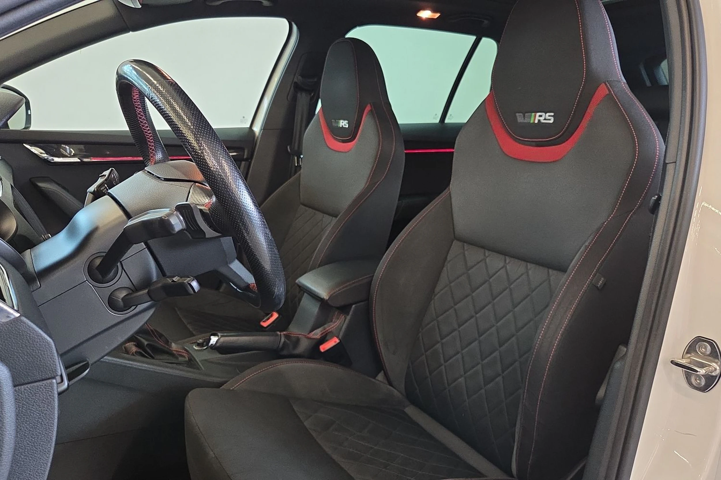 valkoinen Skoda Octavia 2017 kuva 21.