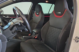 valkoinen Skoda Octavia 2017 kuva 21.