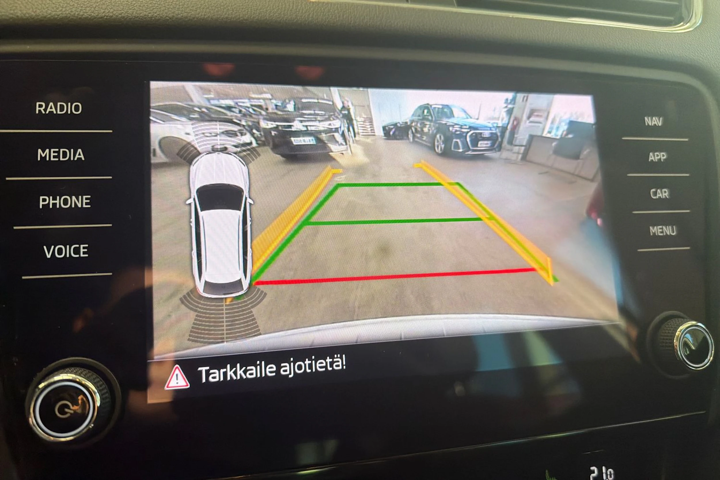 valkoinen Skoda Octavia 2018 kuva 5.