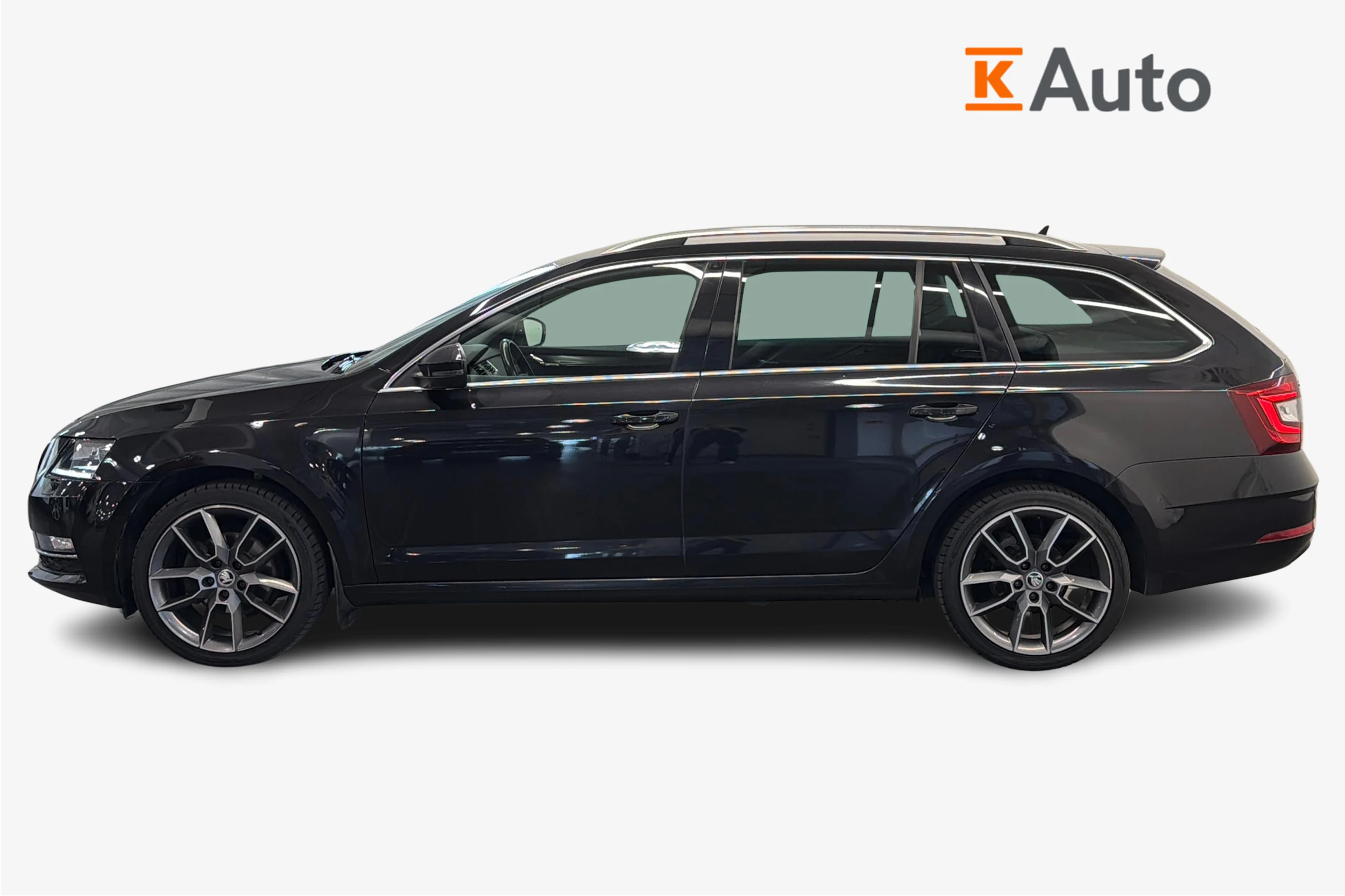 musta Skoda Octavia 2018 kuva 5.