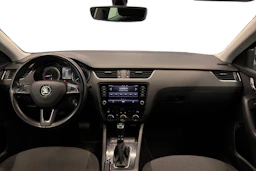 musta Skoda Octavia 2018 kuva 7.