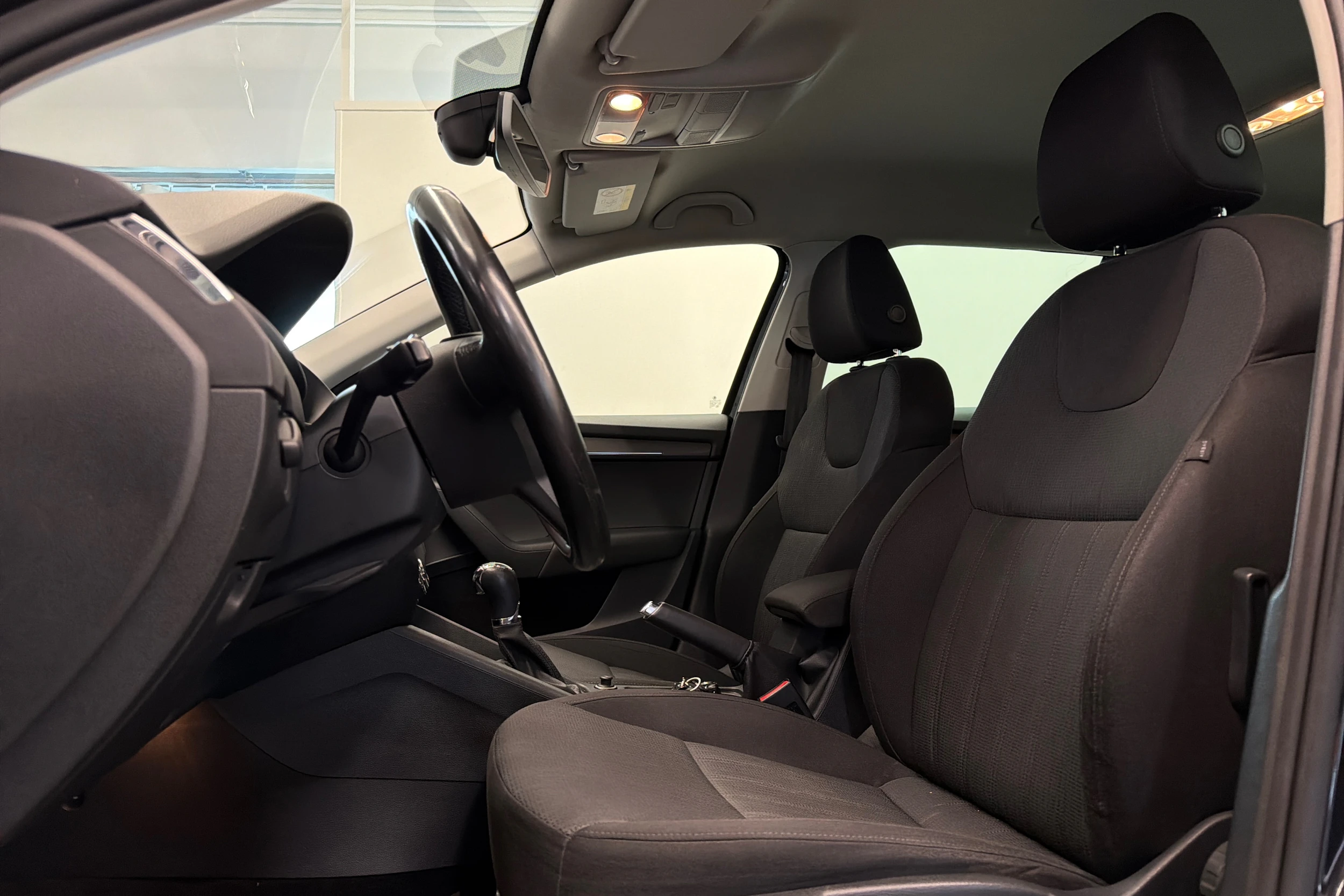 musta Skoda Octavia 2018 kuva 13.