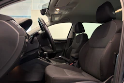 musta Skoda Octavia 2018 kuva 13.