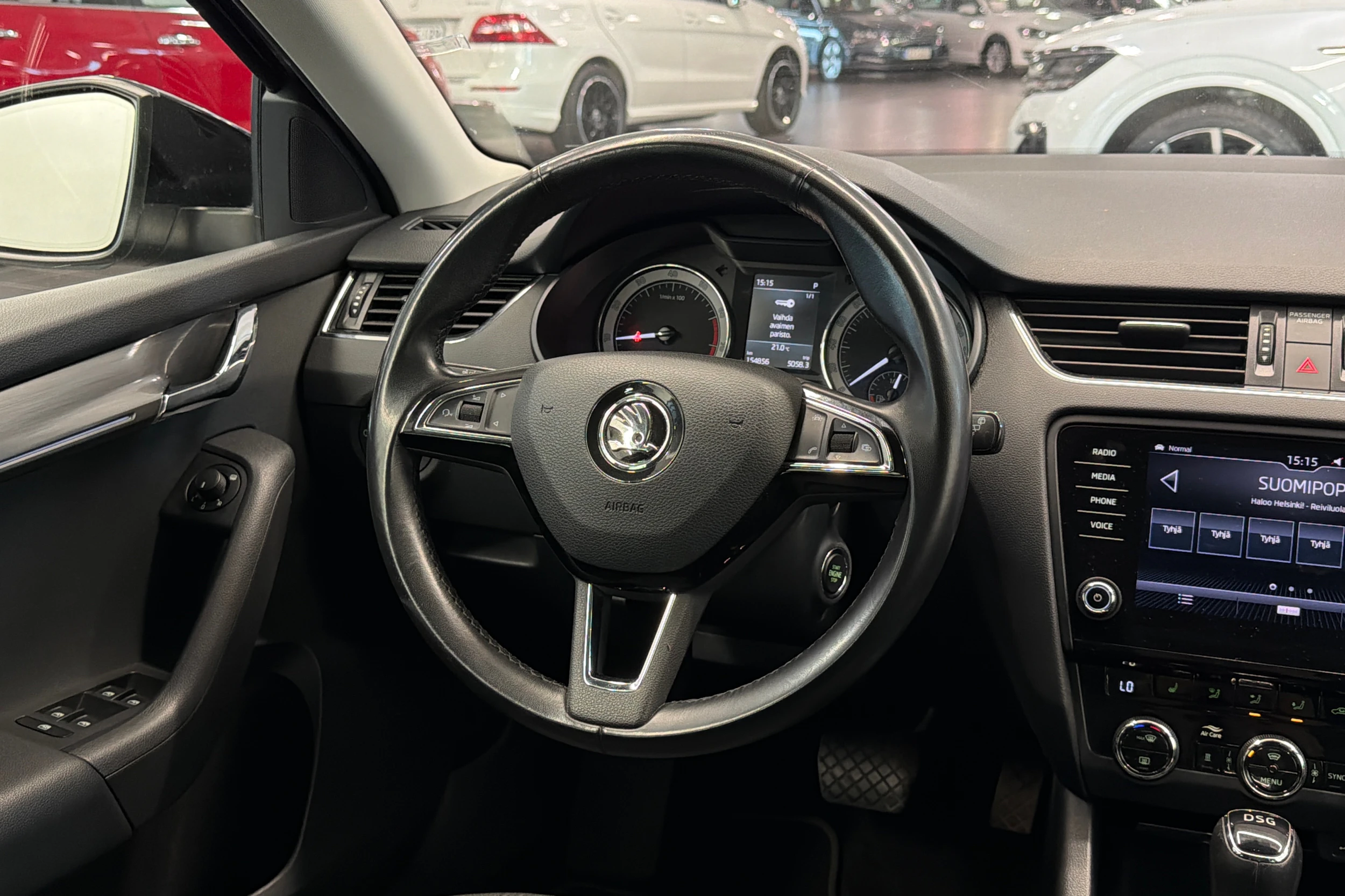 musta Skoda Octavia 2018 kuva 15.
