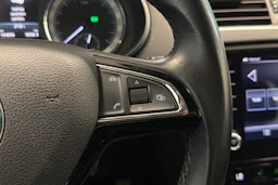 musta Skoda Octavia 2018 kuva 17.