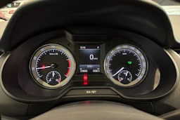 musta Skoda Octavia 2018 kuva 18.