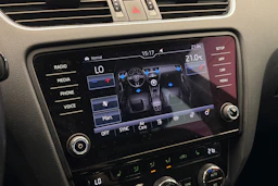 musta Skoda Octavia 2018 kuva 24.