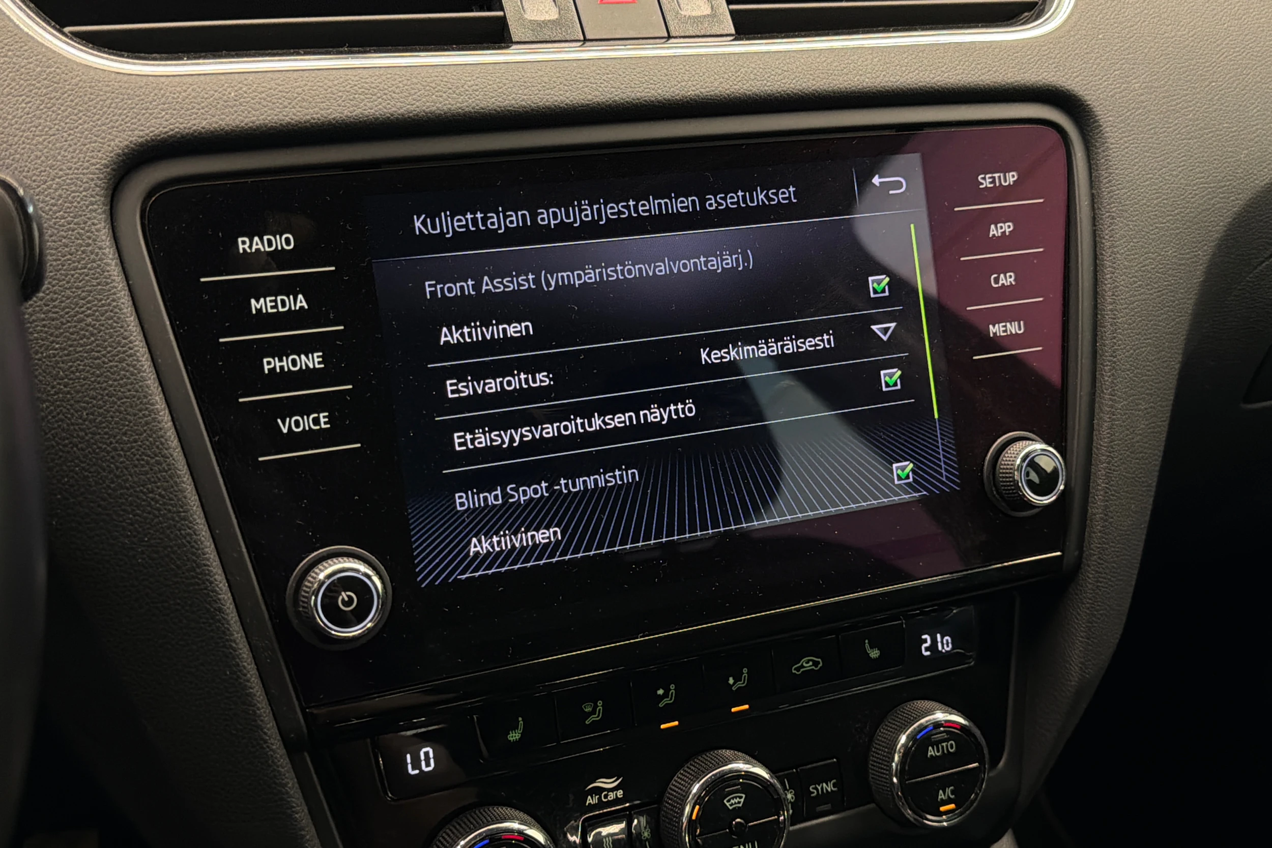 musta Skoda Octavia 2018 kuva 27.