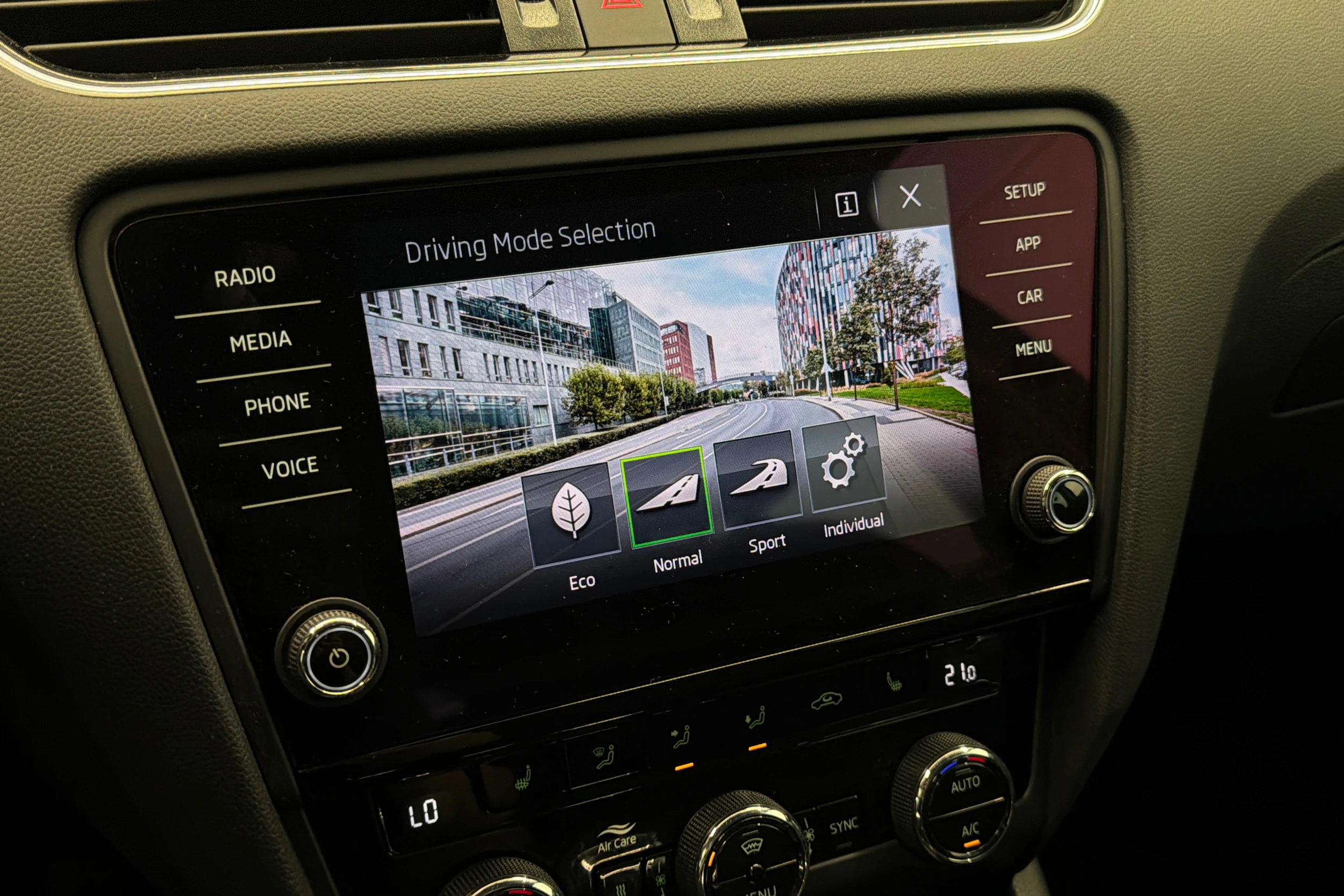 musta Skoda Octavia 2018 kuva 29.