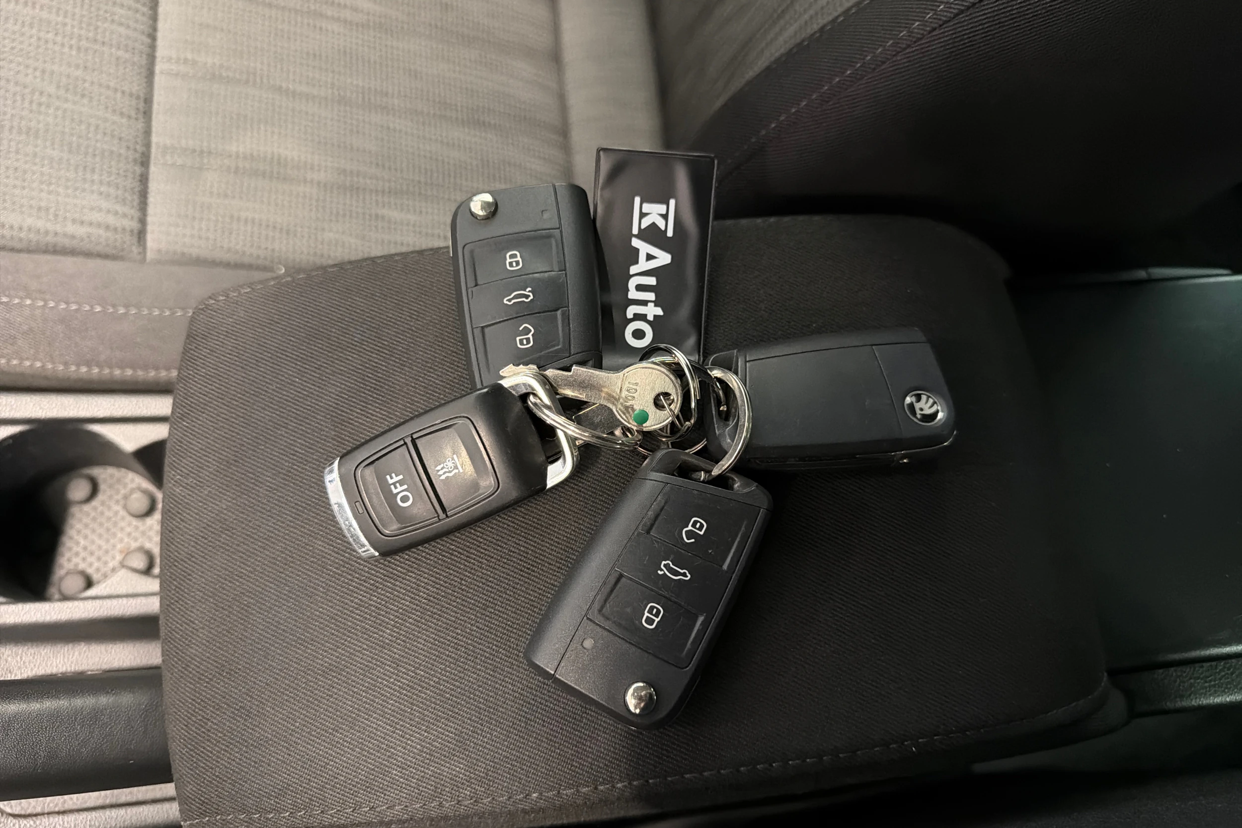 musta Skoda Octavia 2018 kuva 30.