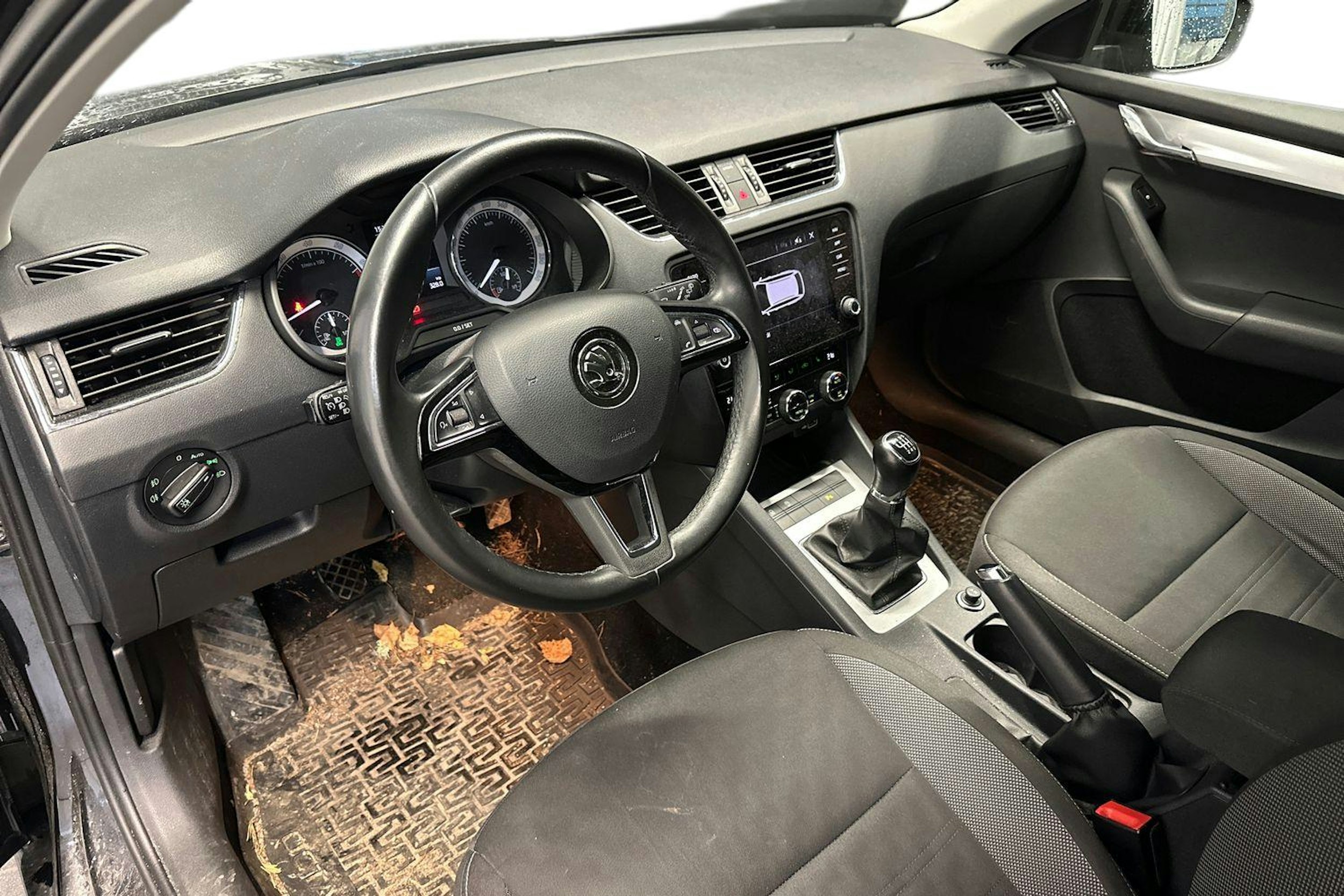 musta Skoda Octavia 2018 kuva 3.