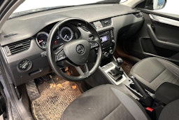 musta Skoda Octavia 2018 kuva 3.