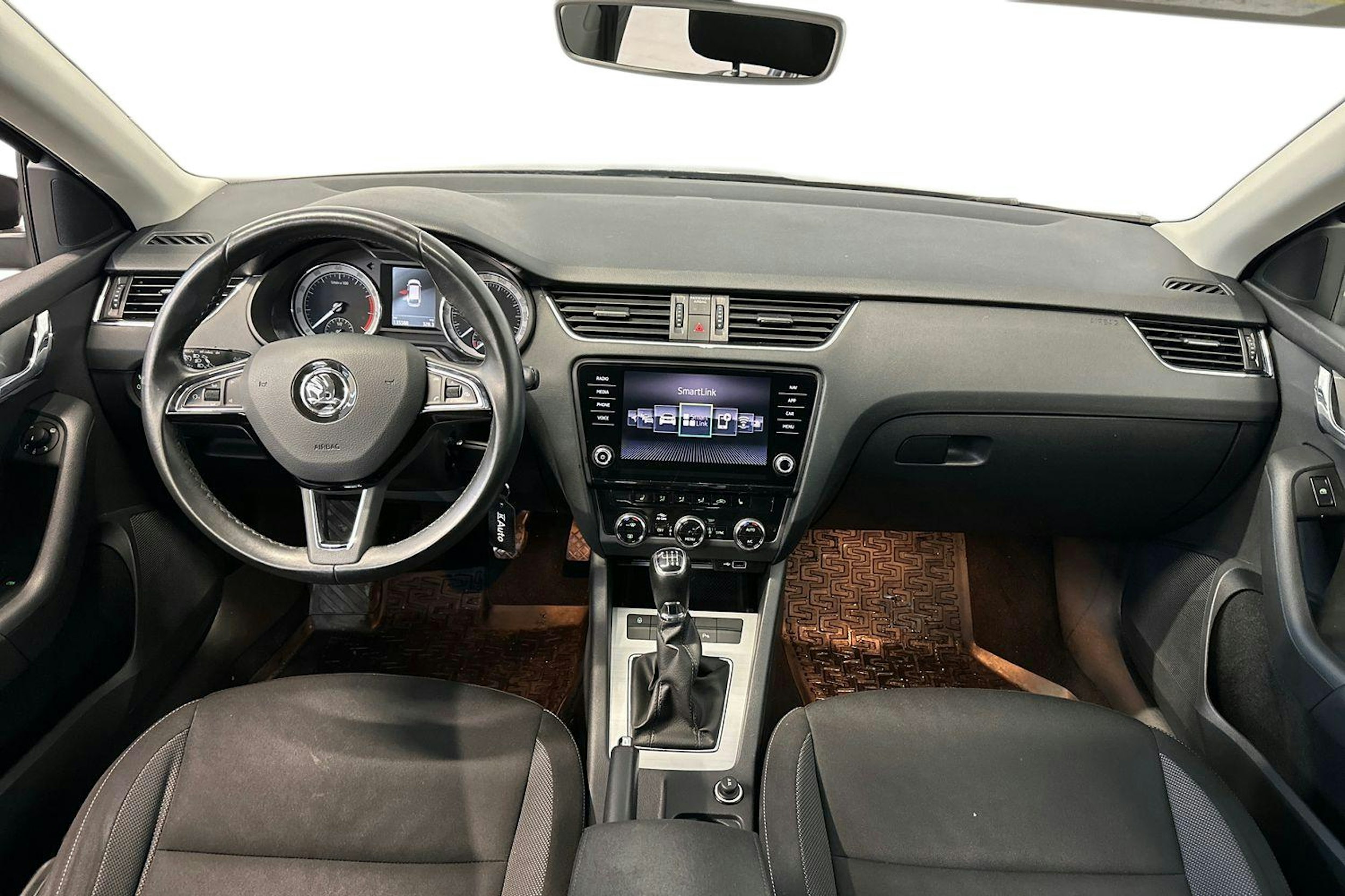 musta Skoda Octavia 2018 kuva 7.