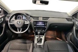 musta Skoda Octavia 2018 kuva 7.