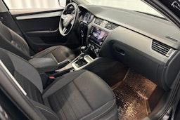 musta Skoda Octavia 2018 kuva 11.