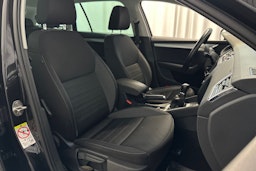 musta Skoda Octavia 2018 kuva 12.